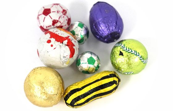 Máquina motorizada de embalagem de bolas de chocolate para embalagem de doces e biscoitos