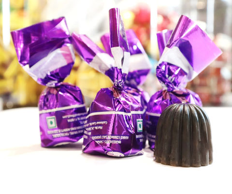 Máquina de embalagem de embalagem horizontal de chave personalizada de prata de chocolate para embalagens de doces